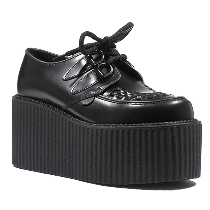 Undergound Wulfrun Original Triple Sole feature smooth leather uppers, soft breathable textile lining, rubber ribbed outsole unit, twin d-ring eyelet lace up closure, contrasting trims and apron patterns with three rows on interlacing on the vamp.